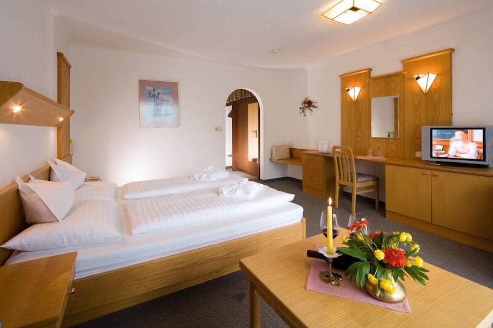 Deluxe Double Room, Balcony, Garden View (Achensee)