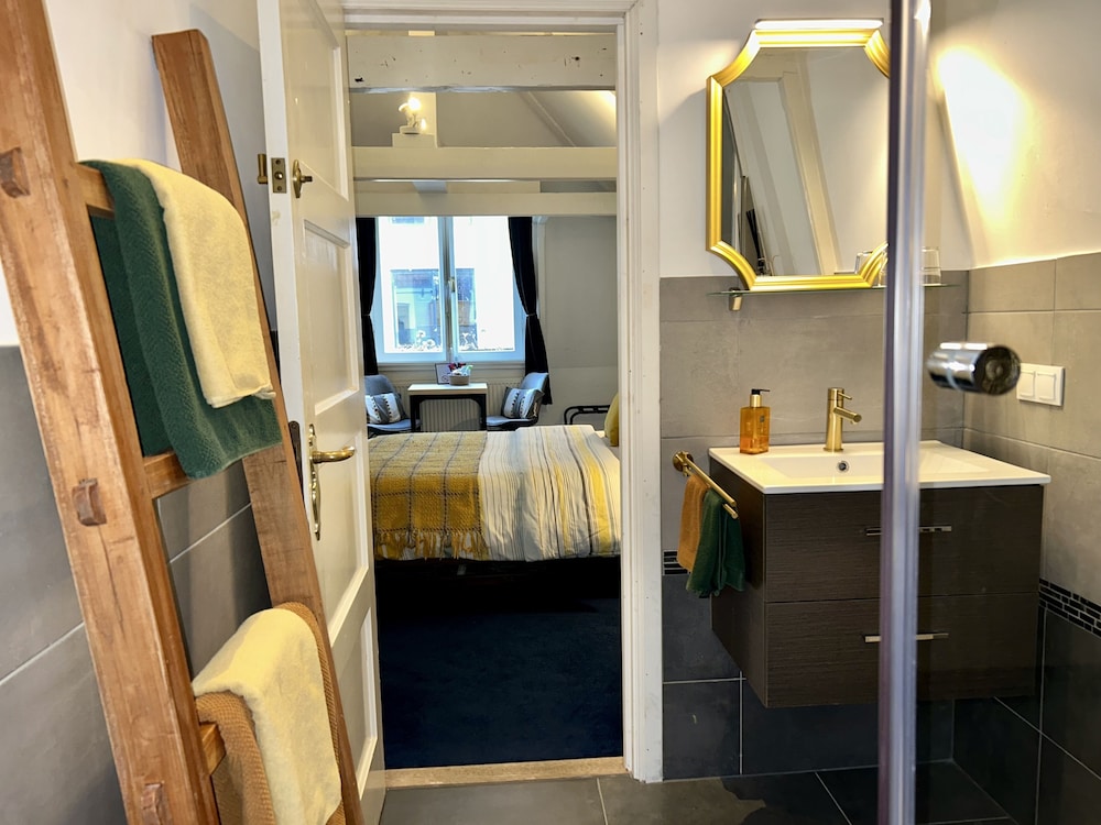 Basic Double Room photo 3