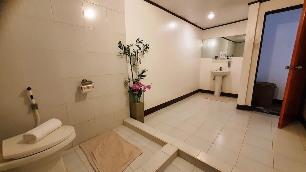 Evangeline Suites for 4 photo 3