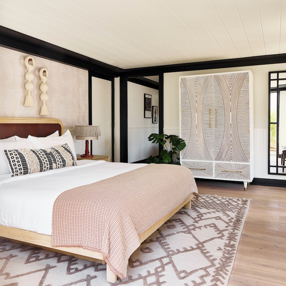 Suite, 1 Bedroom (Court House)