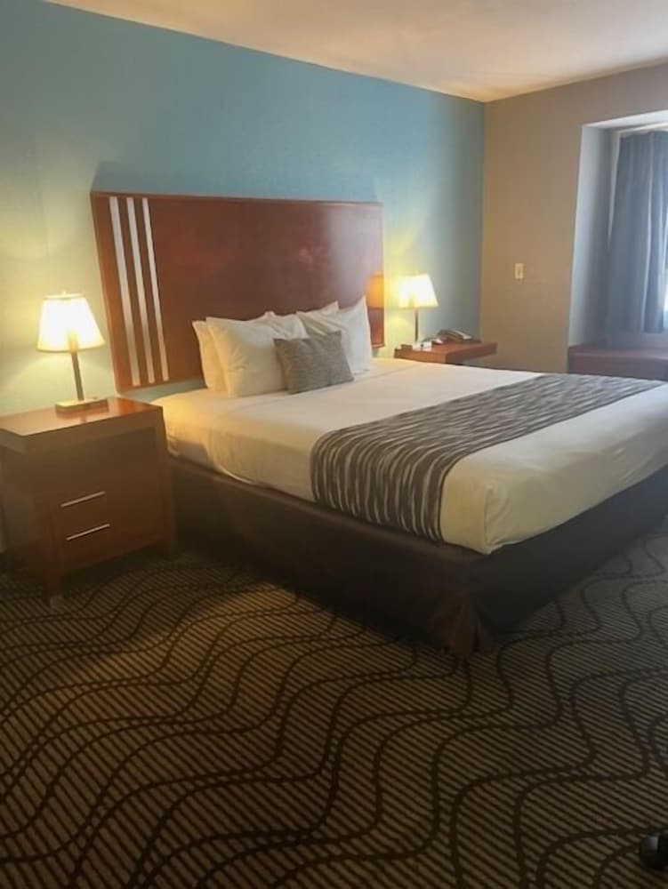 Suite, 1 King Bed, Non Smoking, Refrigerator & Microwave