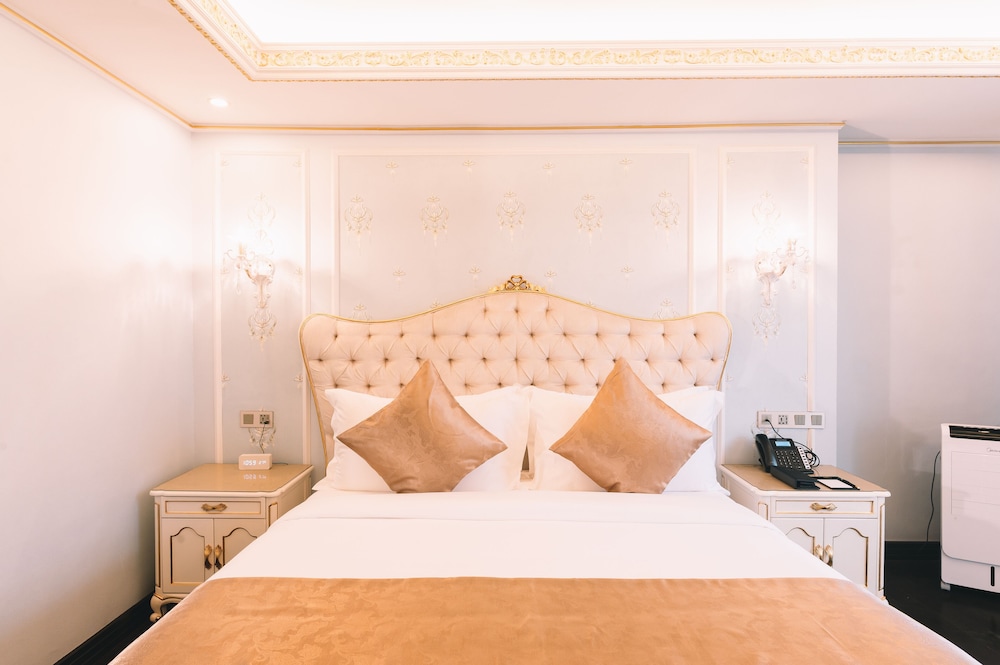 Deluxe Room, 1 King Bed, Park View - Photo 7
