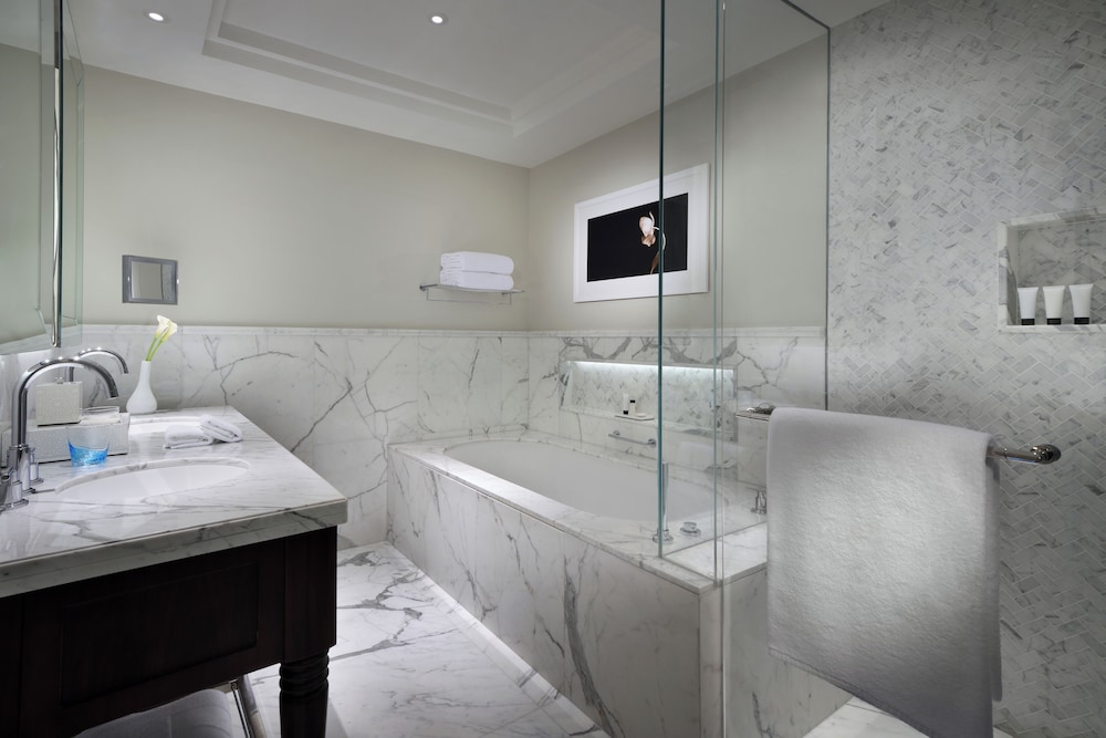 Club Room, 2 Twin Beds, City View (Grand Club Burj View Room Twin) photo 2