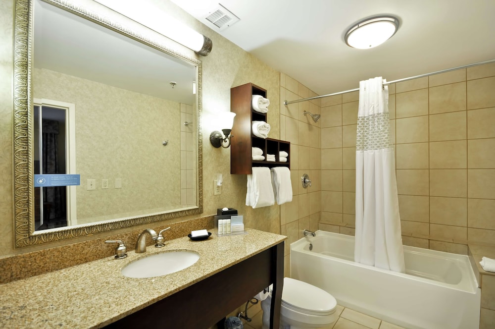 Suite, 2 Queen Beds thumbnail 5