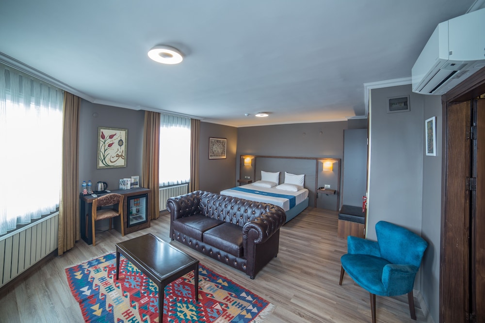 Junior Suite, 1 King Bed, Sea View