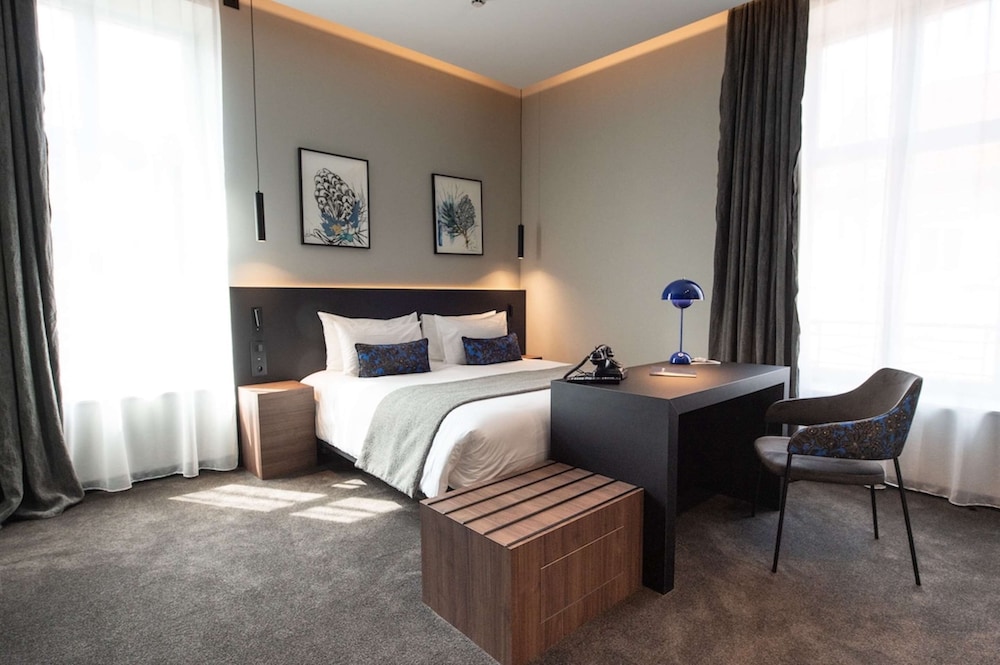 Deluxe Room, 1 Queen Bed, Non Smoking (Larger Room;Twin bed on request) - Photo 1