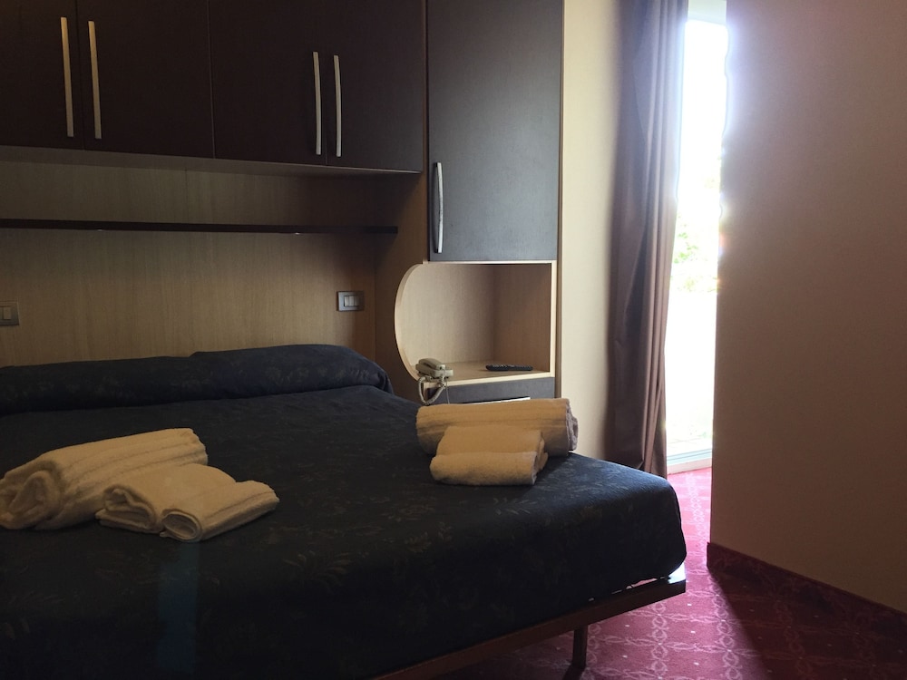 Classic Single Room, 1 Bedroom, Smoking photo 3