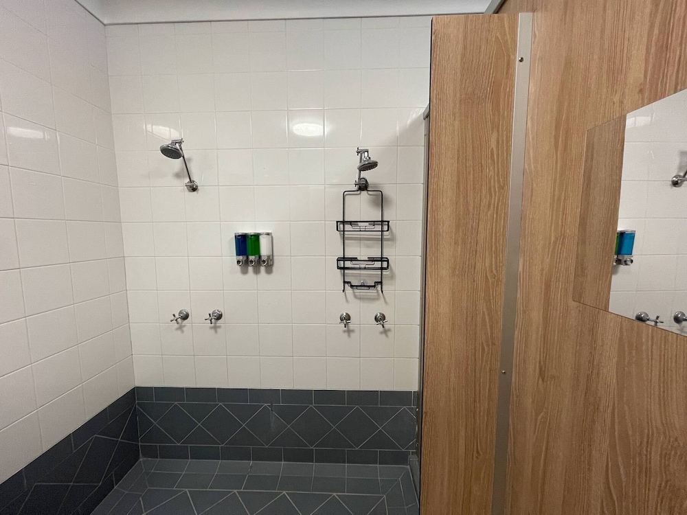 Twin King Single (Shared Bathroom) photo 2