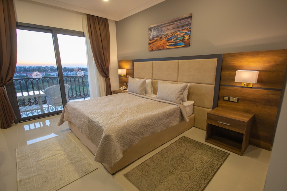 Club Double or Twin Room, Non Smoking, Mountain View photo 2