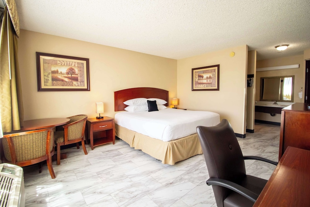 Business Room, 1 King Bed - Photo 1