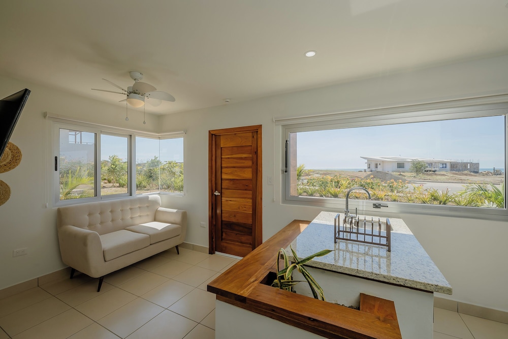 Signature House, 2 Bedrooms, Balcony photo 1