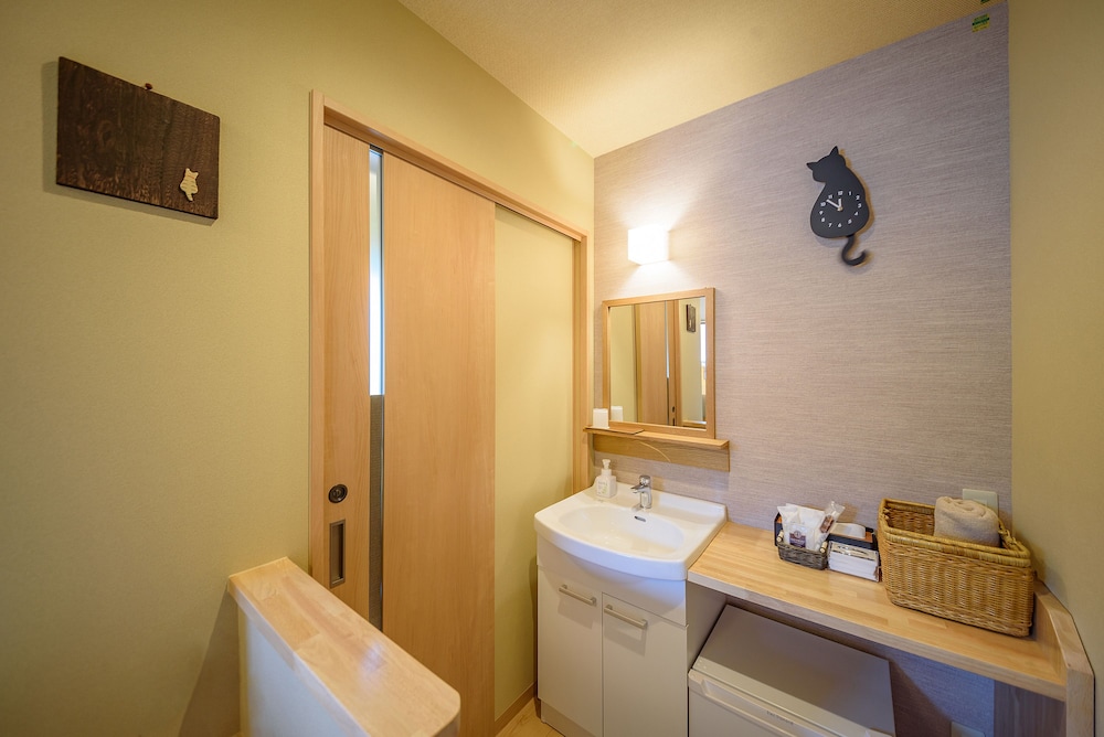 Japanese Room with 1 Loft Bed and Shared Bath (Caters to 13years old or  older) photo 3