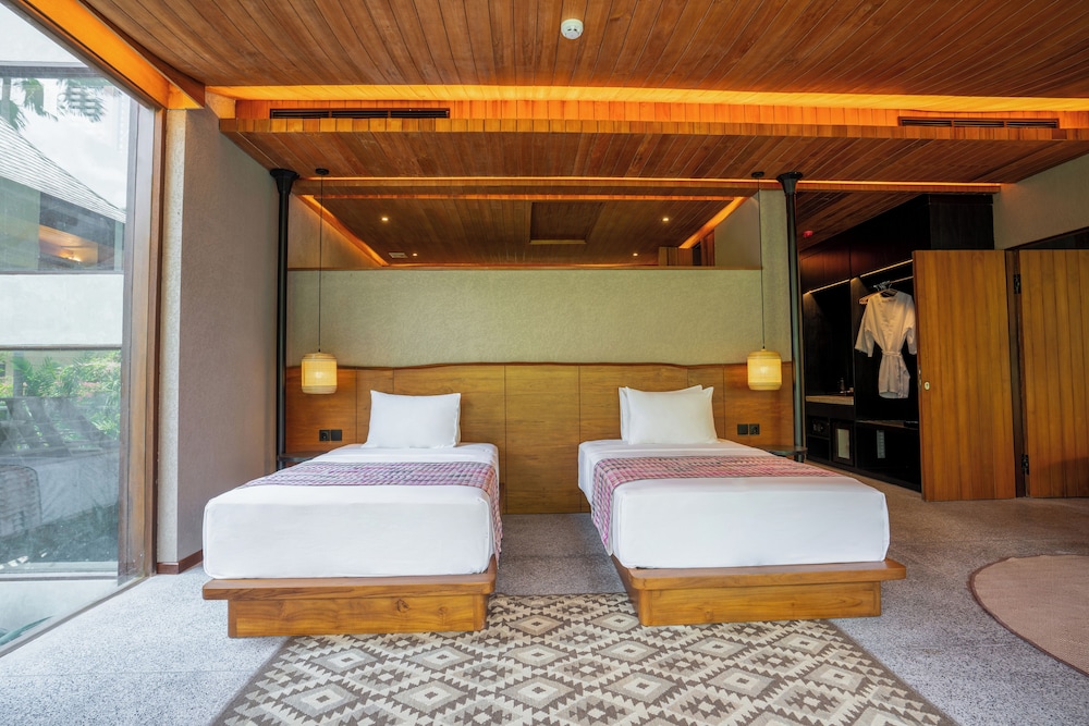 Suite Twin Bed Pool Access