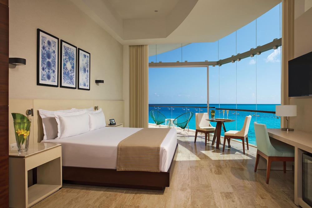 Altitude Corner Suite Ocean Front - Photo 1