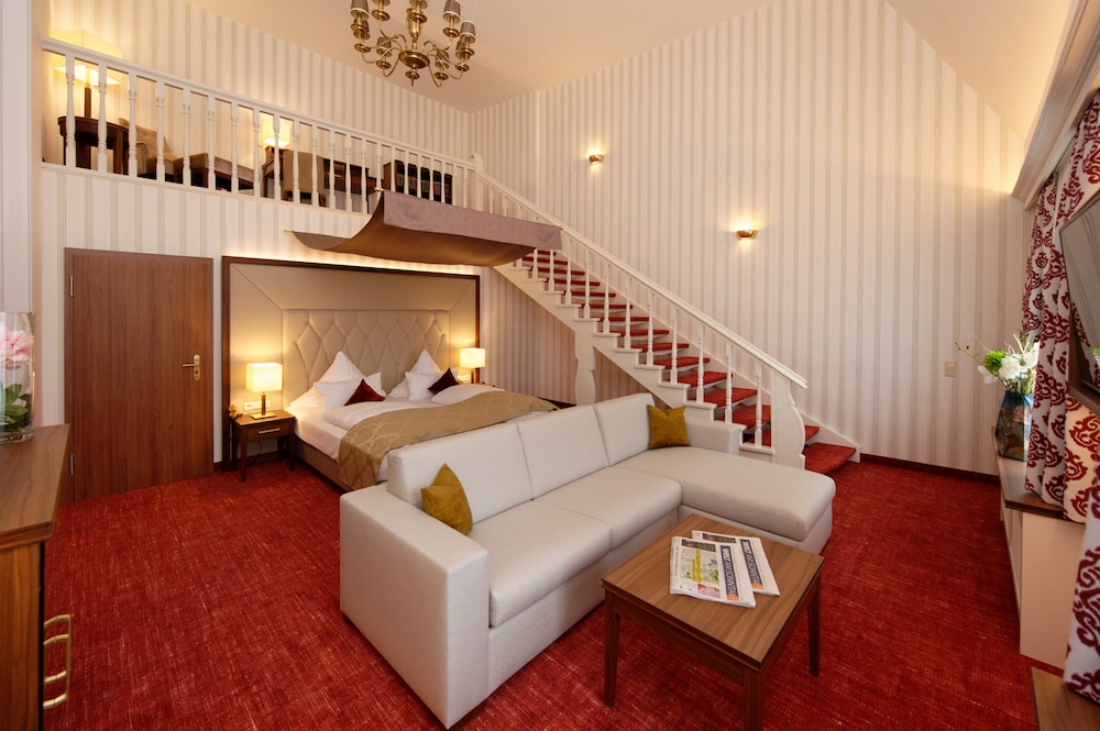 Comfort Duplex, Multiple Beds - Photo 5