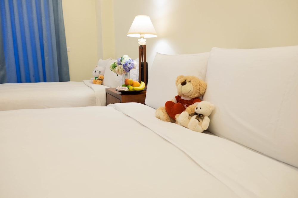 Basic Double Room, 2 Queen Beds, Mountain View photo 2