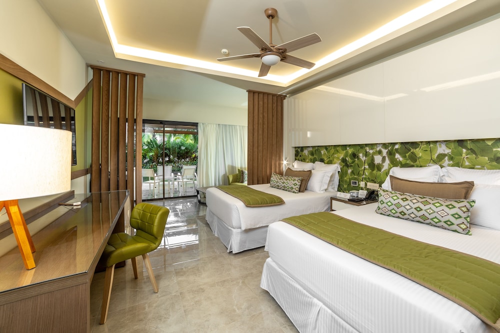 Premium Jr. Suite Tropical View Two Queen (Resort Access to Breathless Punta Cana) thumbnail 5
