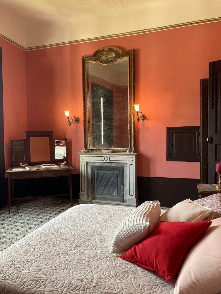 Deluxe Quadruple Room, Courtyard View, Tower photo 2