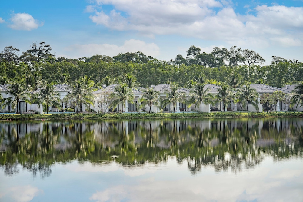 3-Bedroom Villa Lake View with Private Pool