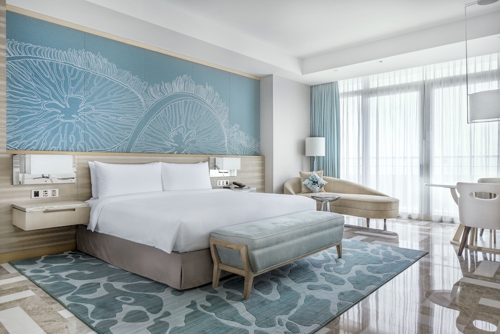 Imperial Club Deluxe Ocean View King Bed Room