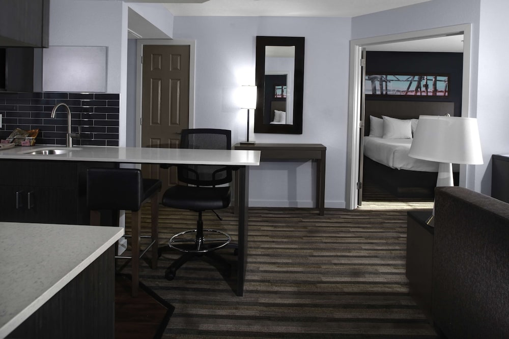 Suite, 1 Bedroom, Accessible, Bathtub - Photo 3