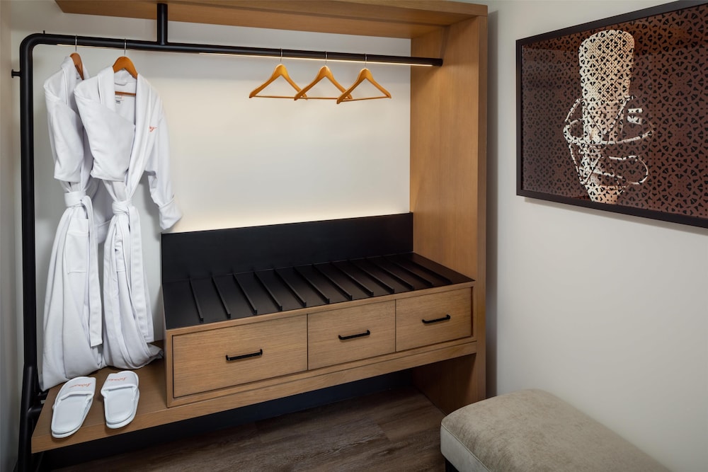 Suite, 1 Bedroom (Hearing)