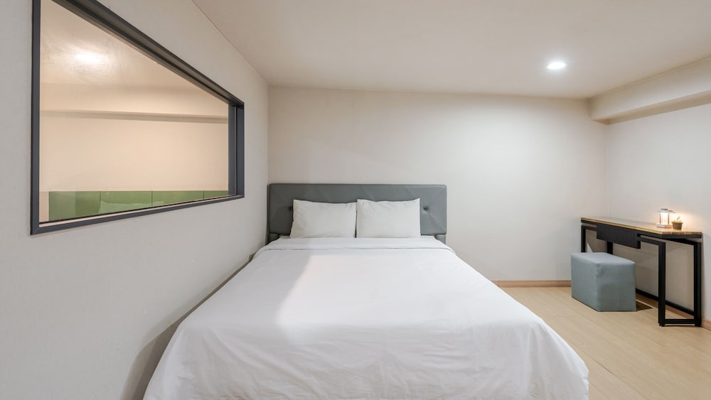 Basic Room, 1 Bedroom (Room B303 (Couple/Family Room)) - Photo 7