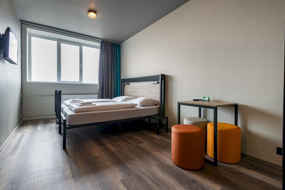 Twin Room thumbnail 5