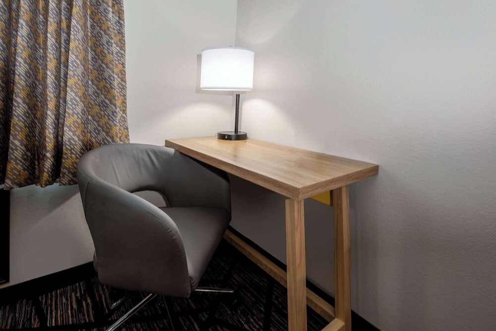 Room, 2 Queen Beds, Accessible, Smoking (Mobility/Hearing, Bathtub w/Grab Bars) photo 1