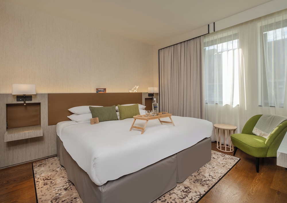 Suite, 1 King Bed - Photo 2
