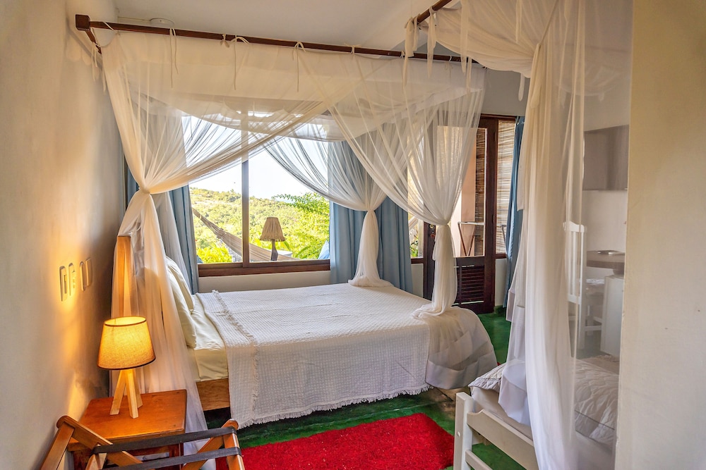 Standard Double or Twin Room, Multiple Beds, Balcony, Partial Sea View photo 1