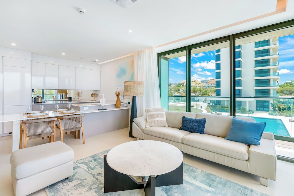 Luxury Condo, 1 Bedroom, Balcony, Pool View, photo 6