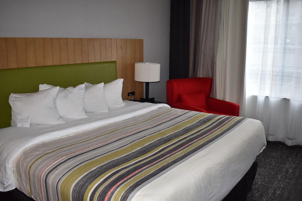 Suite, 1 King Bed, Non Smoking (Extended Stay) - Photo 3