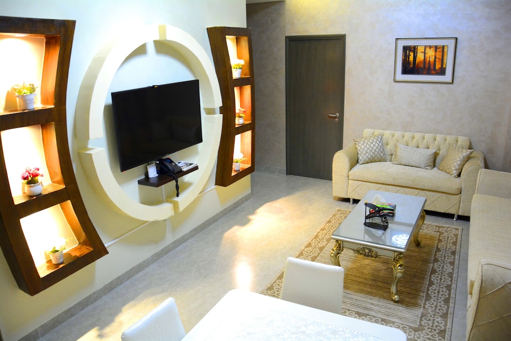 Family Apartment, 3 Bedrooms, City View photo 2