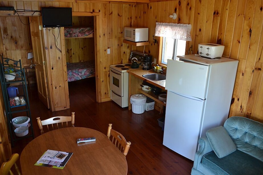 Comfort Cottage, 2 Bedrooms (Cottage #7) photo 1