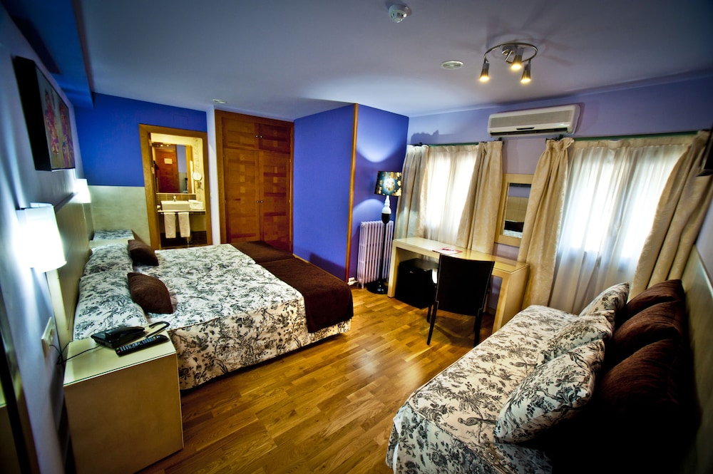 Family Room photo 3