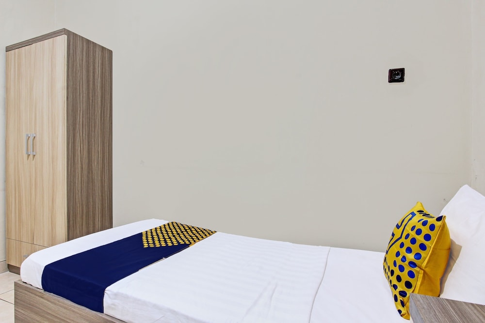 Economy Twin Room photo 2