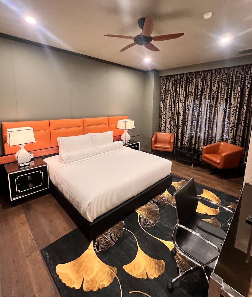 8 Suites Junior