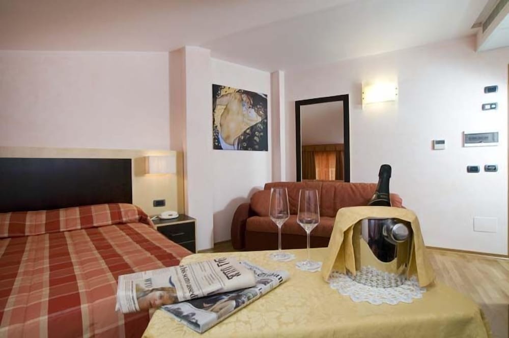 Triple Room photo 2