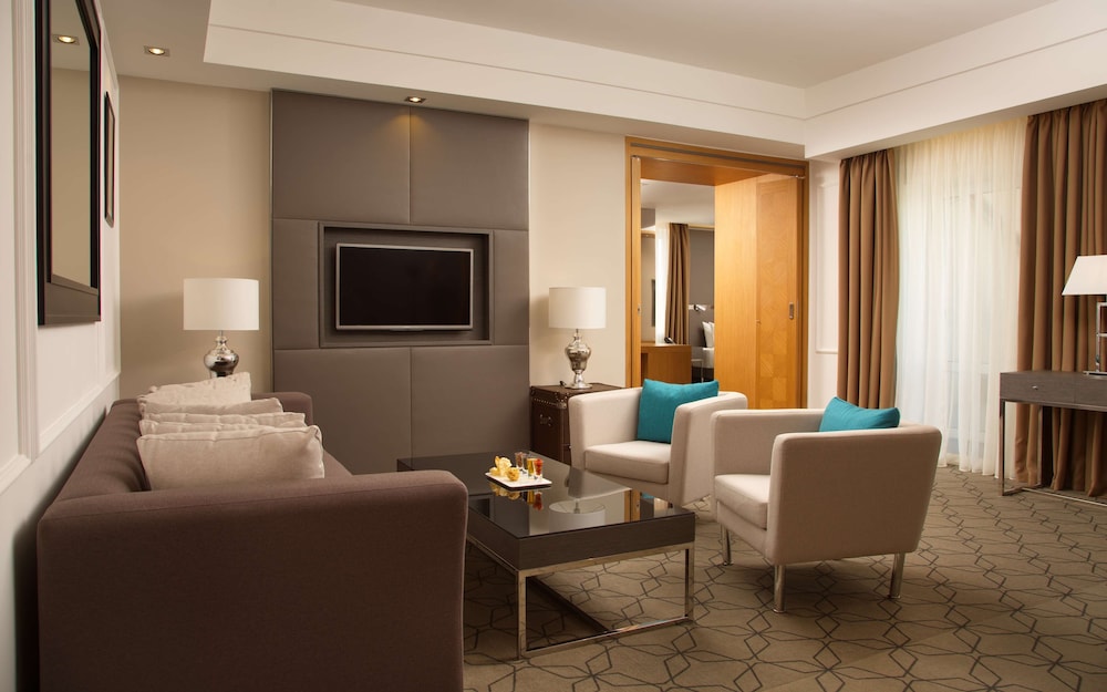 Suite, 1 King Bed, Balcony photo 3