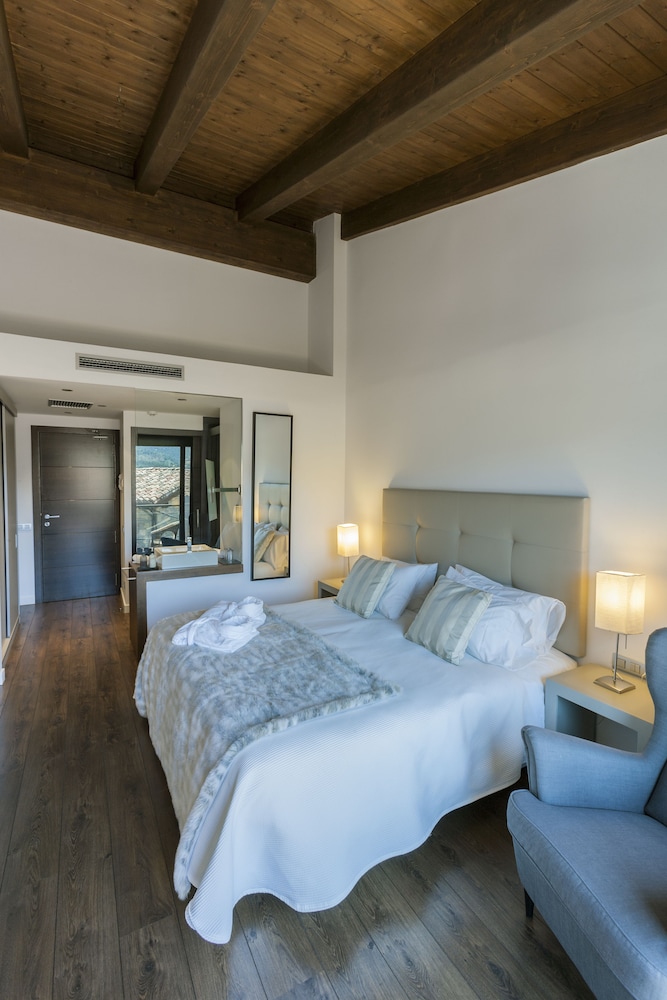 Deluxe Double or Twin Room (with Spa Access) photo 2