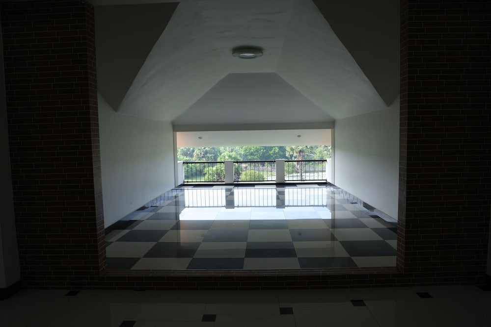 Deluxe Single Room, 1 King Bed, Pool Access, Lake View