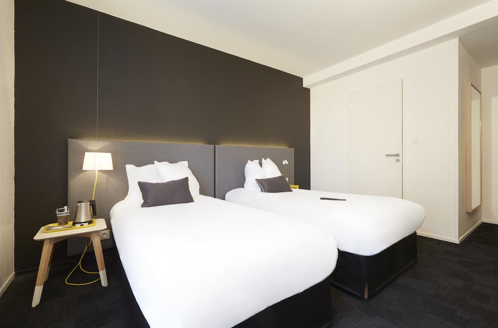 Standard Room, 2 Twin Beds - Photo 6