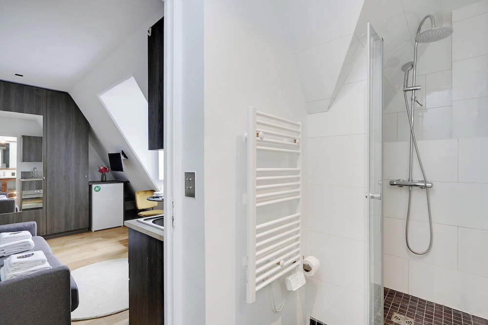 Apartment photo 2