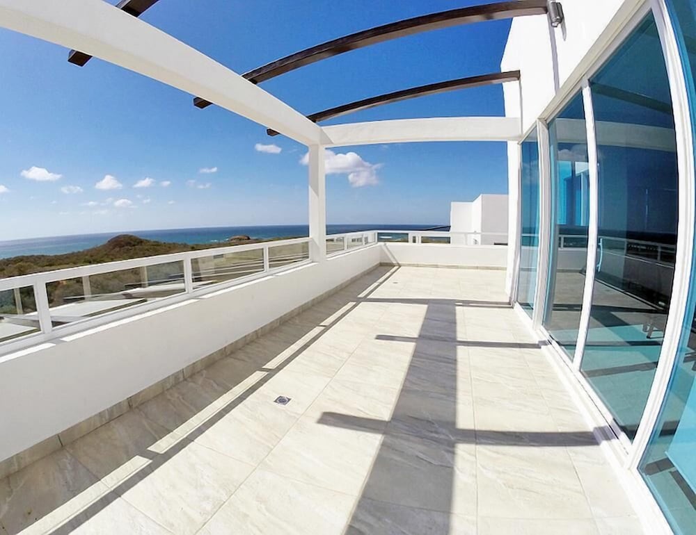 Luxury House photo 2