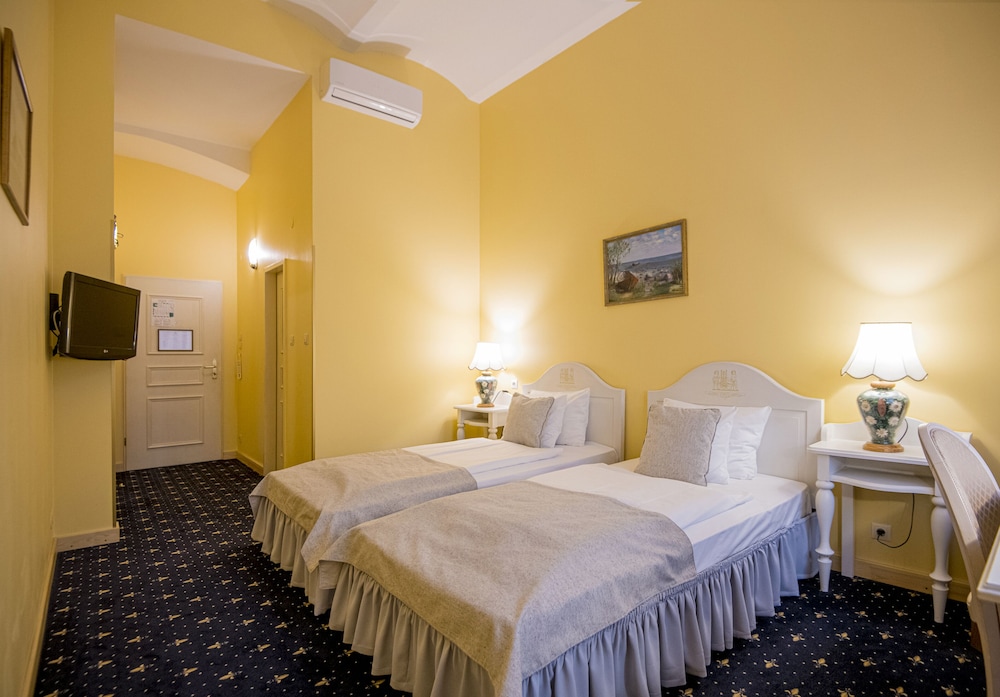 Standard Twin Room - Photo 5