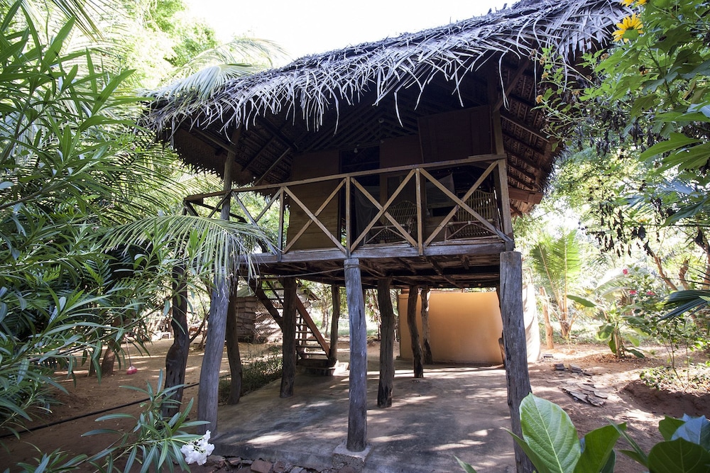 Classic Tree House, Balcony, Garden Area photo 1