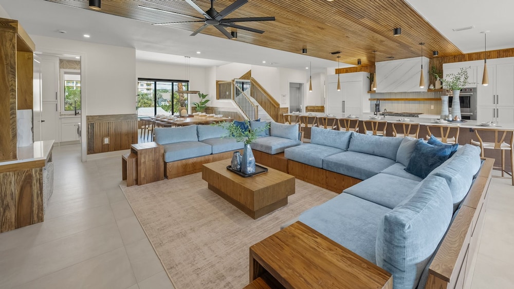 Deep Blue Sea in Sarasota, 사진 35
