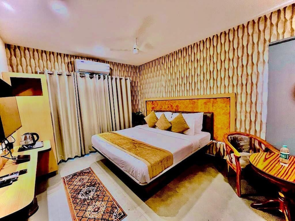 DELUXE ROOM - Photo 27