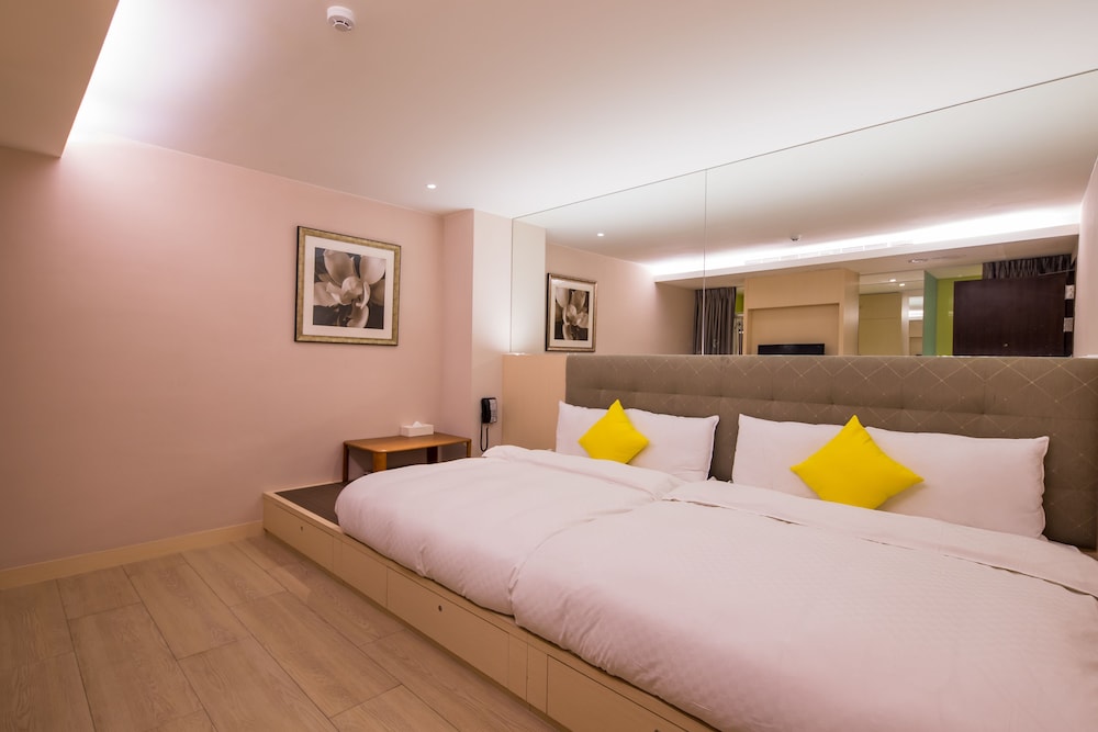 Deluxe Quadruple Room (Luster) photo 2